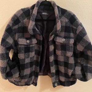 Democracy Cropped Sherpa Jacket L; Teddy Bear; Blue Checkered